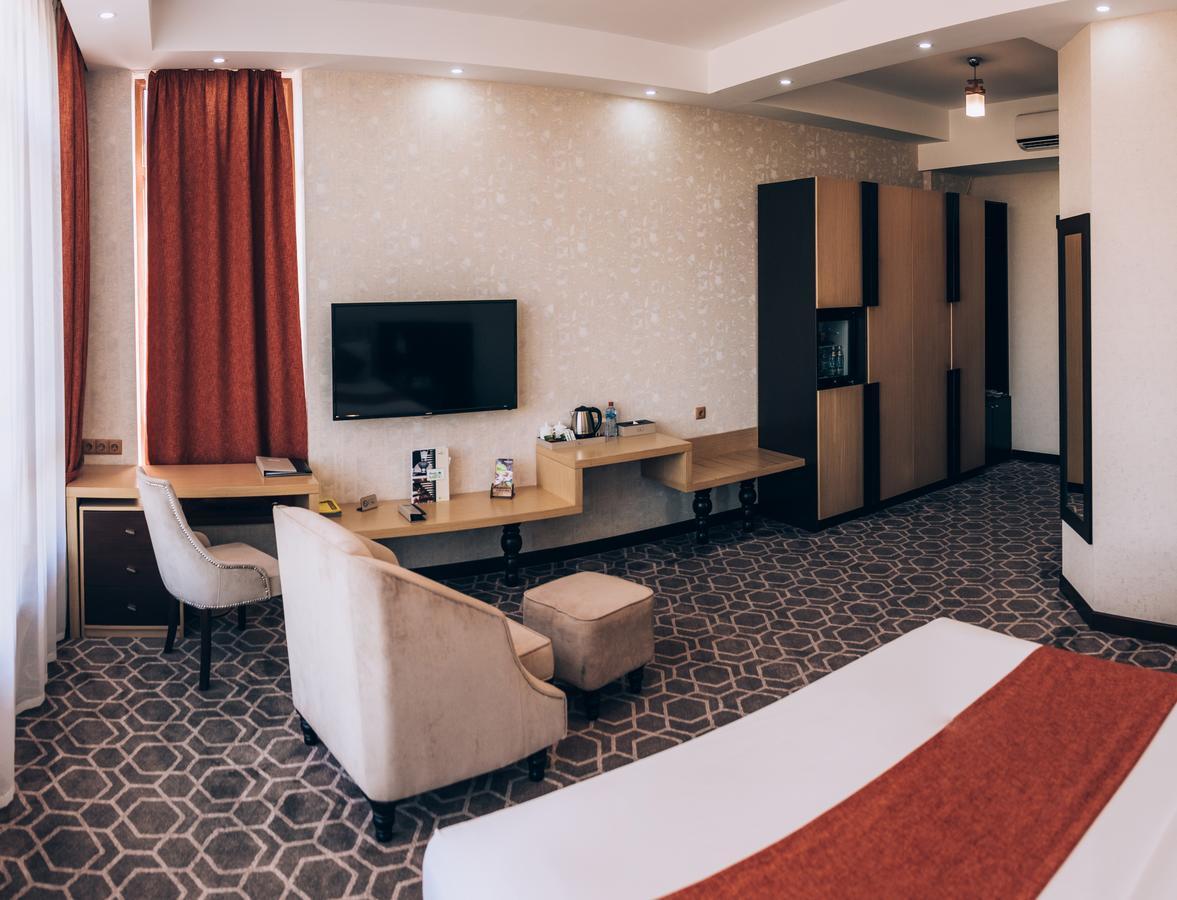 Megapolis Hotel シムケント エクステリア 写真