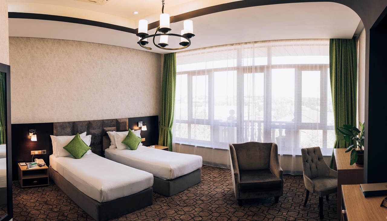 Megapolis Hotel シムケント エクステリア 写真
