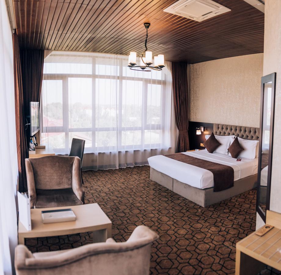 Megapolis Hotel シムケント エクステリア 写真