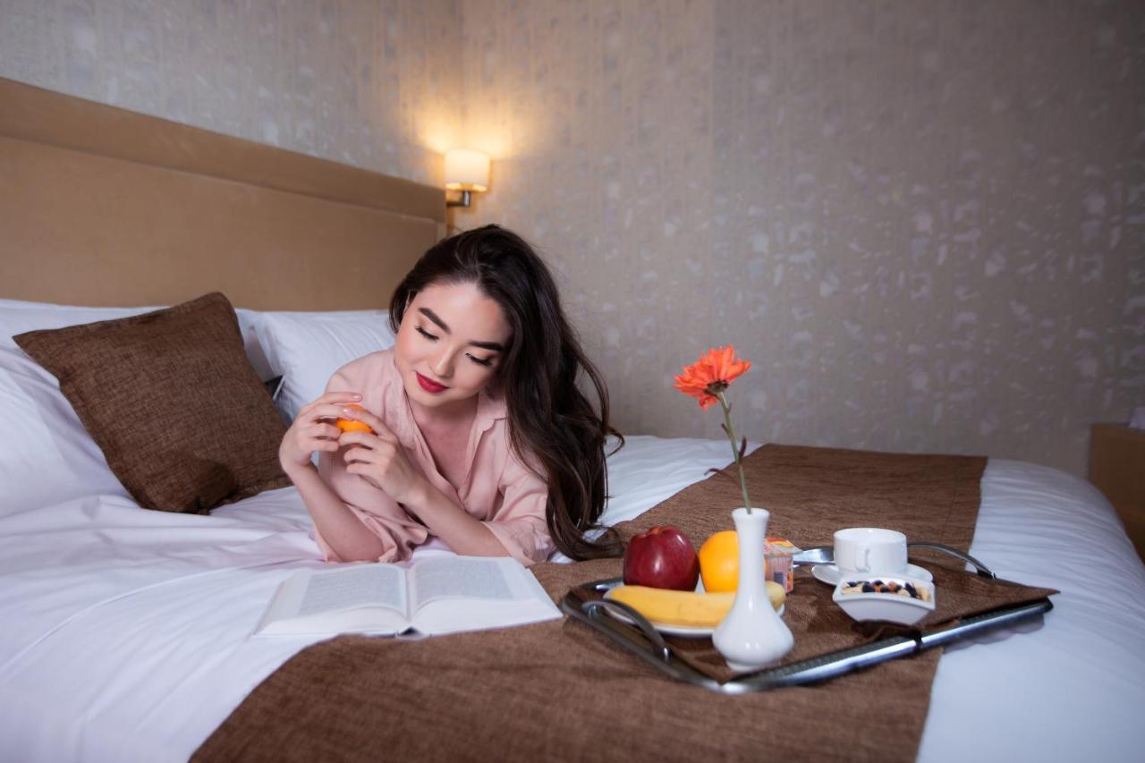 Megapolis Hotel シムケント エクステリア 写真